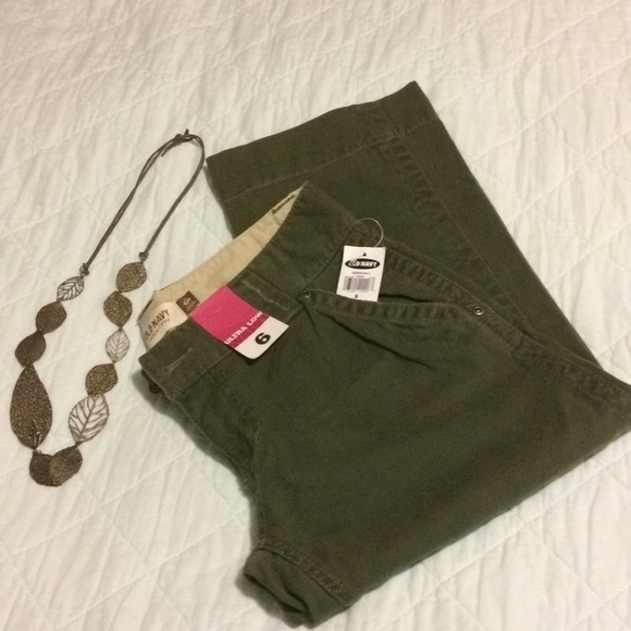 Old Navy Pants - OLD NAVY low rise olive green capris new